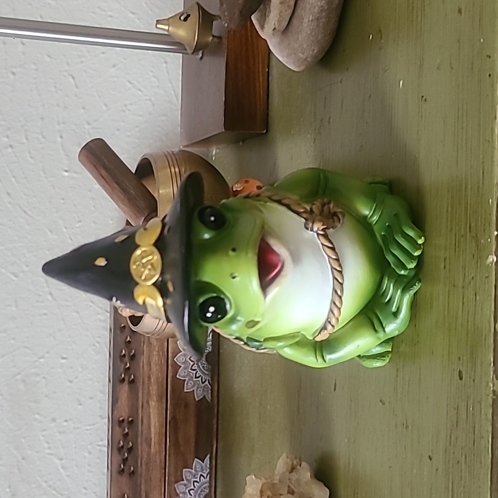 Wizard frog backlog incense burner